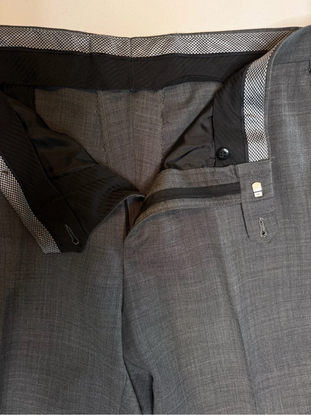Chaps men’s wool blend suit gray 2-piece size 48R, pants 40x32, 2 button